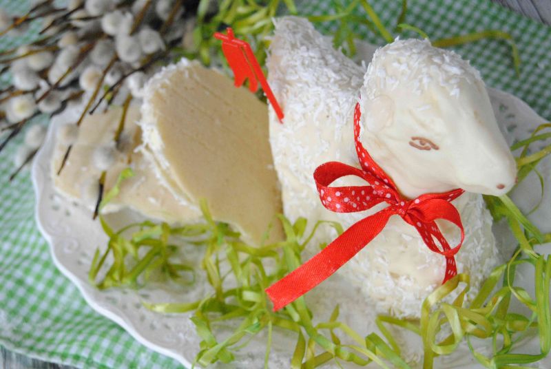 Migdałowy baranek wielkanocny