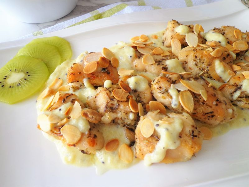 Migdałowy kurczak w sosie z kiwi 