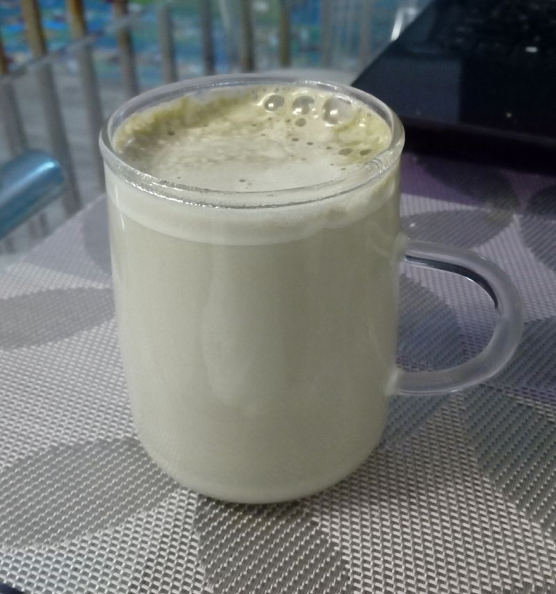 Migdałowy napój kawowy