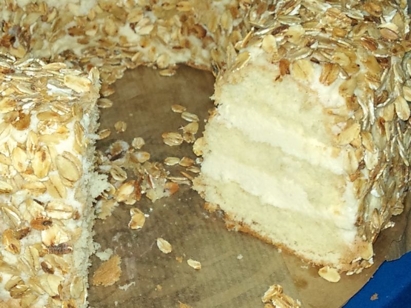 Migdałowy wianuszek z kremem