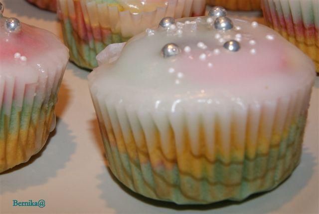 Mikołajkowe kolorowe muffinki Kamili  Mikołajkowe kolorowe muffinki Kamili