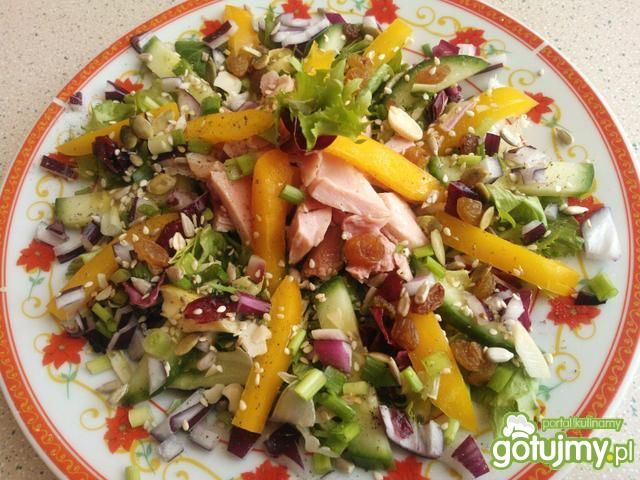 Miks sałat z kurczakiem wędzonym Miks sałat z kurczakiem wędzonym