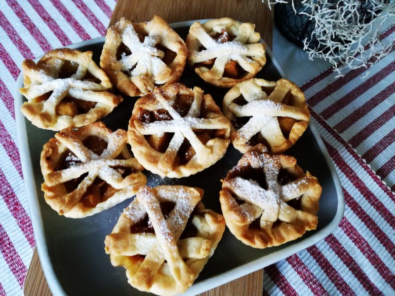 Mini babeczki z jabłkami i miodem