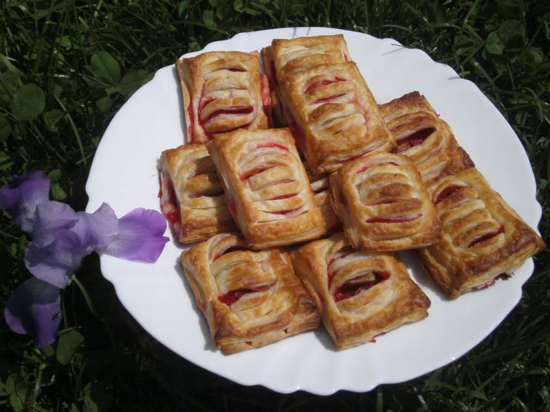 Mini borseto z truskawką i rabarbarem