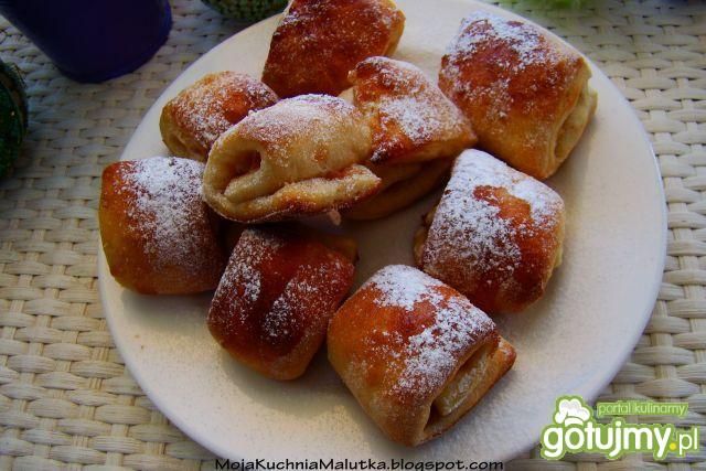 Mini bułeczki z cynamonem  Mini bułeczki z cynamonem