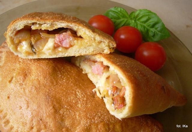 Mini calzone z kiełbasą