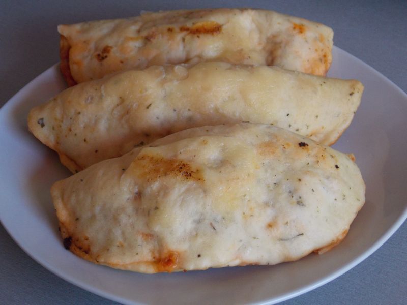 Mini calzone z pieczarkami i szynką