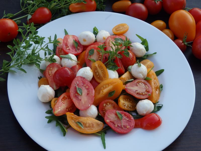 Mini caprese na rukoli