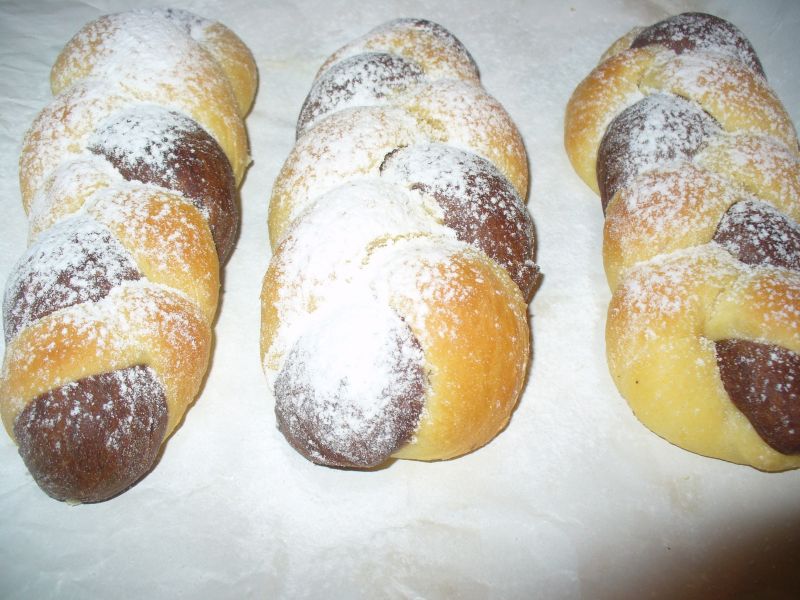 MIni chałki drożdżowe dwukolorowe  MIni chałki drożdżowe dwukolorowe