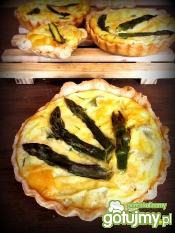 Mini crostaty ze szparagami Mini crostaty ze szparagami