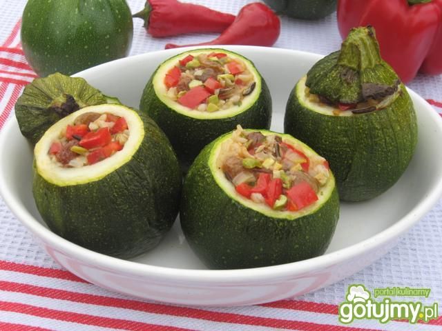 Mini cukinie z brązowym i dzikim ryżem Mini cukinie z brązowym i dzikim ryżem