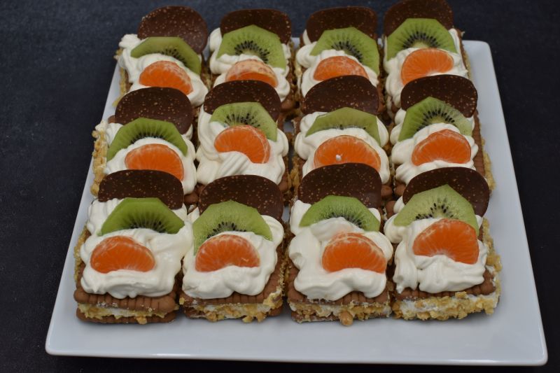 Mini deserek na ciastku