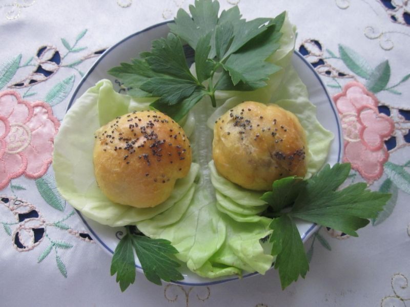 Mini drożdżóweczki z mięsem Mini drożdżóweczki z mięsem