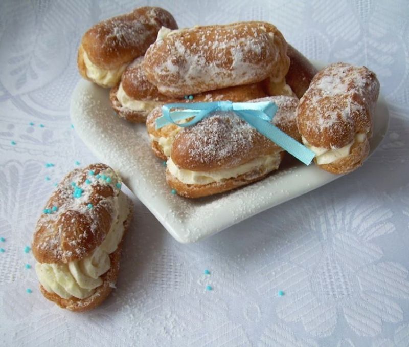 Mini eklerki z bitą śmietaną