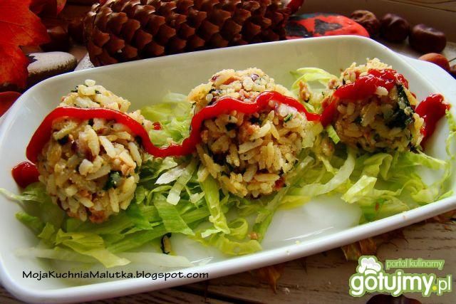 Mini gołąbki na sałacie lodowej  Mini gołąbki na sałacie lodowej