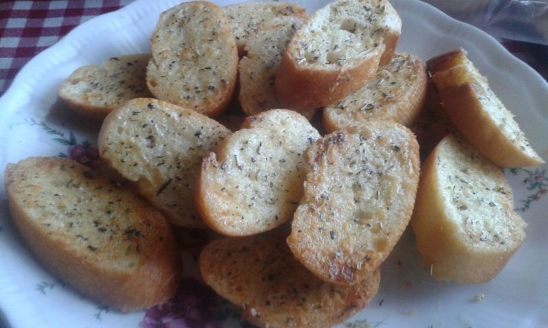 Mini grzanki maślano - ziołowe Mini grzanki maślano - ziołowe