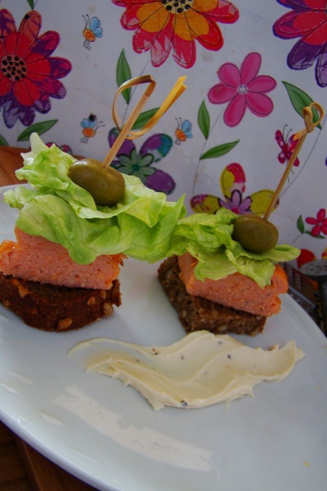 Mini kanapeczki na patyczku 