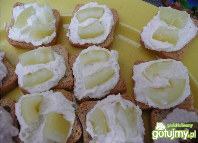 Mini kanapeczki z sucharków i papryki Mini kanapeczki z sucharków i papryki