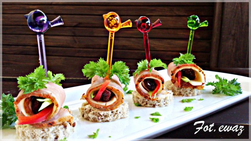 Mini kanapeczki z suszonym schabem