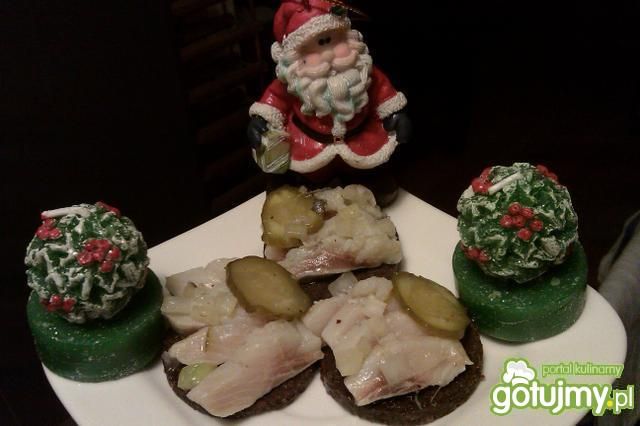 Mini kanapeczki ze śledziem