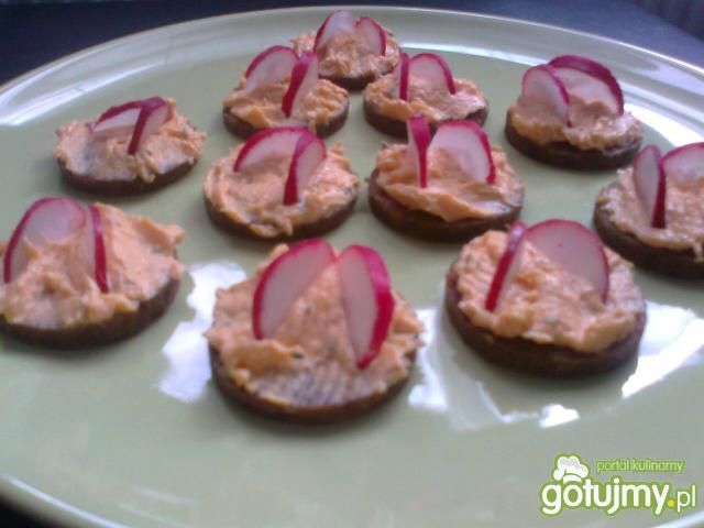mini kanapki z chleba pełnoziarnistego  mini kanapki z chleba pełnoziarnistego