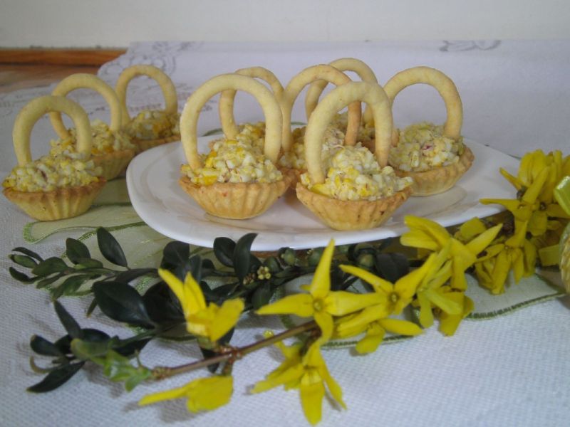 Mini koszyczki z pastą jajeczną
