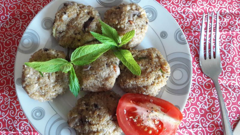 Mini kotleciki z kaszy quinoa z serem Mini kotleciki z kaszy quinoa z serem