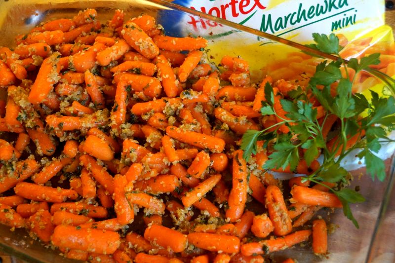 Mini marchewki z cytrynowo-otrębową kruszonką  Mini marchewki z cytrynowo-otrębową kruszonką