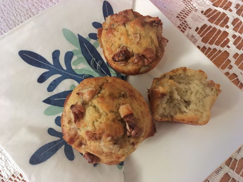 Mini muffinki z niebieskim serem i gruszką Mini muffinki z niebieskim serem i gruszką