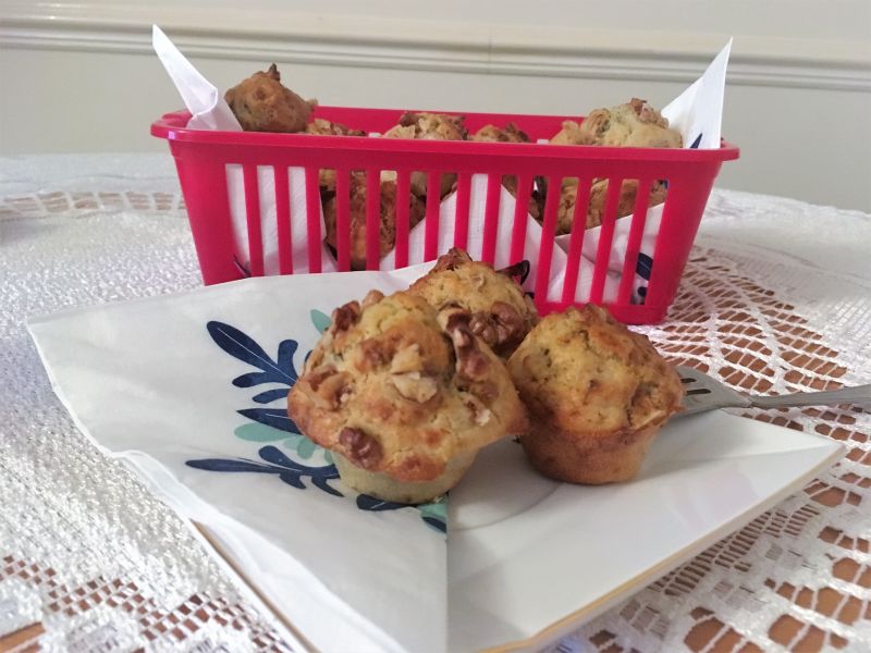 Mini muffinki z niebieskim serem i gruszką Mini muffinki z niebieskim serem i gruszką