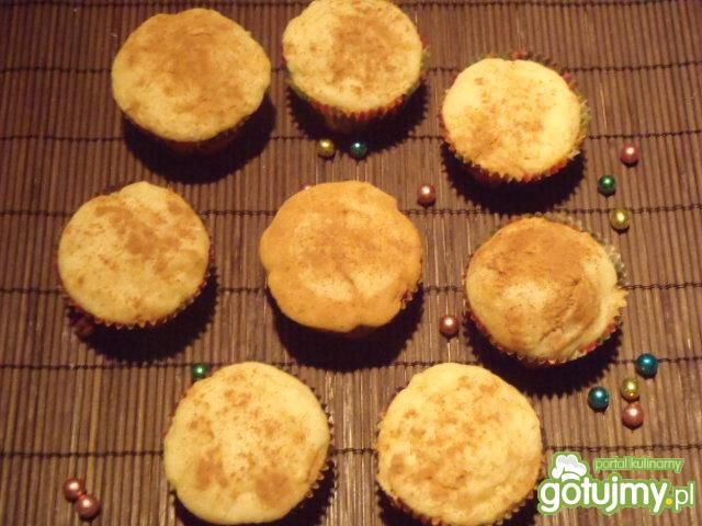 Mini muffiny z jabłkami z maszyny Mini muffiny z jabłkami z maszyny