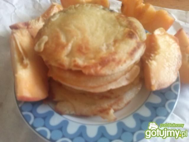 Mini naleśniczki z brzoskwiniami Mini naleśniczki z brzoskwiniami