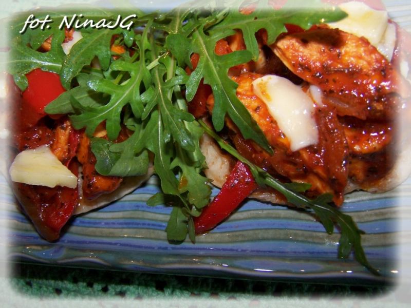 Mini naleśniki z  kurczakiem 