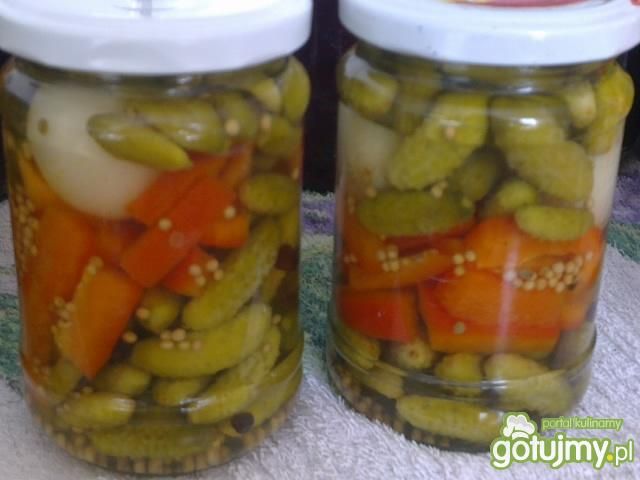 Mini ogóreczki z papryką i cebulką 