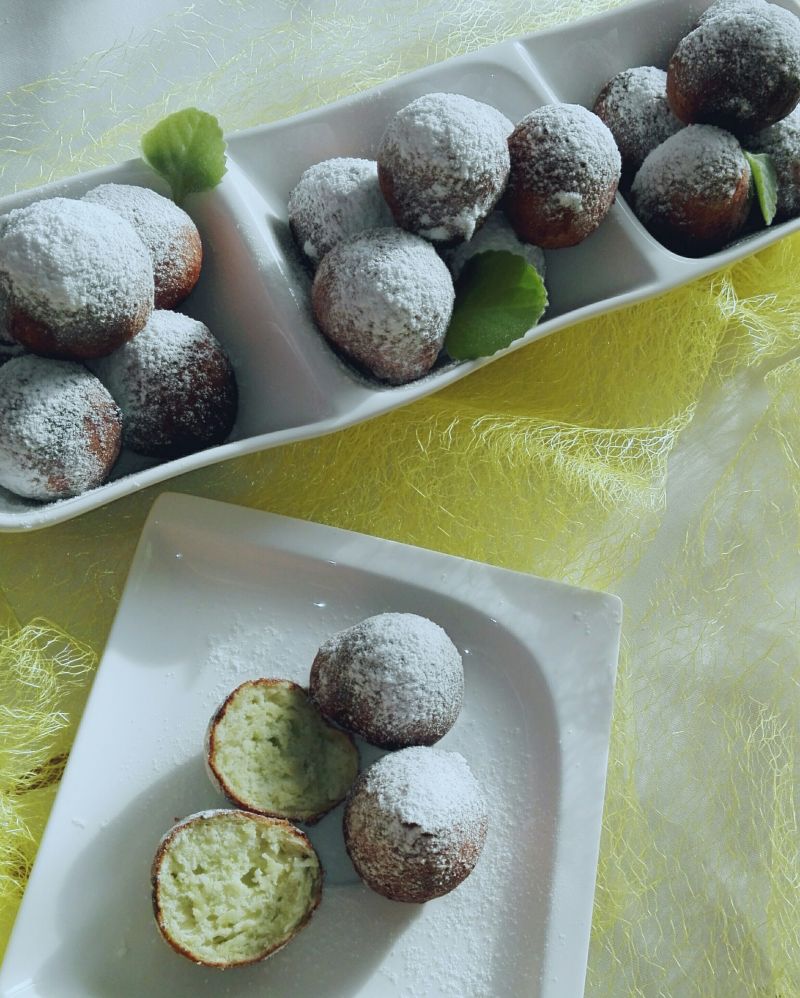 Mini pączki z młodym jęczmieniem Mini pączki z młodym jęczmieniem