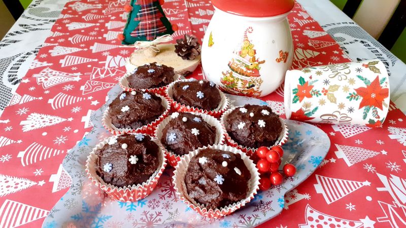 Mini pierniczki ( na fasoli) z kremem daktylowym 