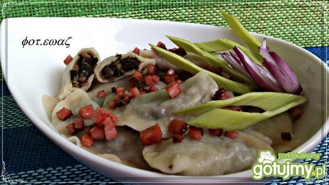 Mini pierożki z farszem gryczanym