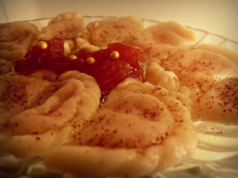 Mini pierożki z kuskusem i truskawkami