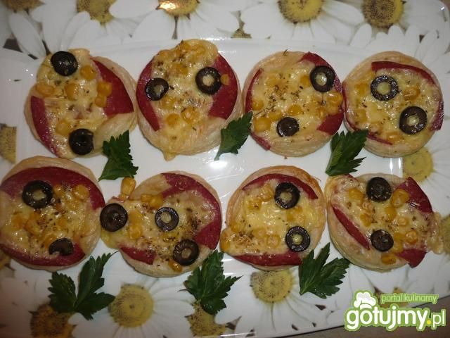 mini pizze na kolację mini pizze na kolację