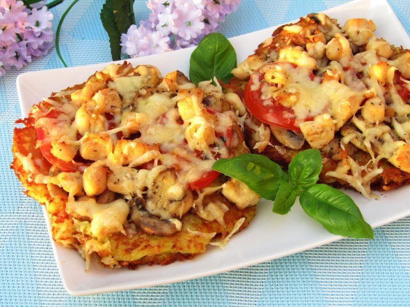 Mini pizze na plackach ziemniaczanych 