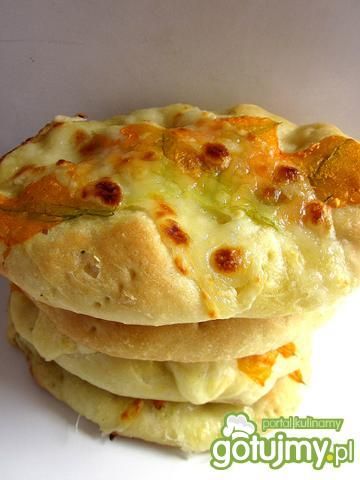 Mini pizze z kwiatami cukinii Mini pizze z kwiatami cukinii