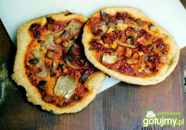 Mini pizze z mięsemi cebulką