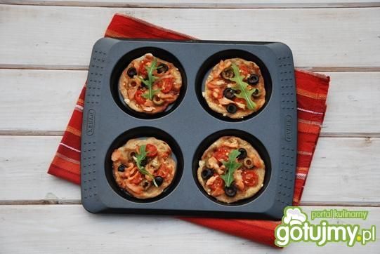 Mini pizzerinki z otrębami i łososiem