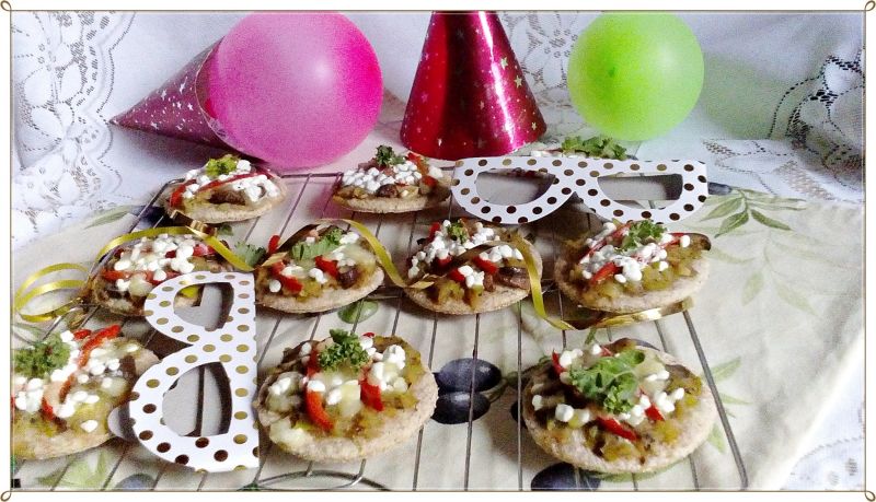 Mini pizzerki z cukinią i grzybami  Mini pizzerki z cukinią i grzybami