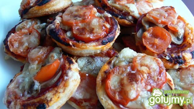 Mini przekąski z pomidorkami chery