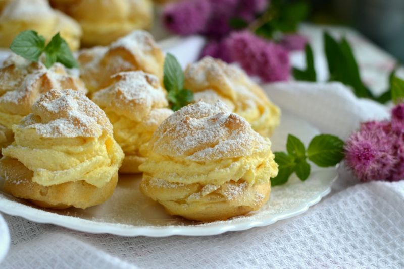 Mini ptysie z ajerkoniakiem i manną