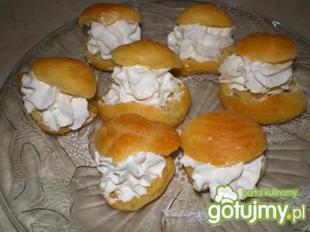 Mini ptysie z bitą śmietaną