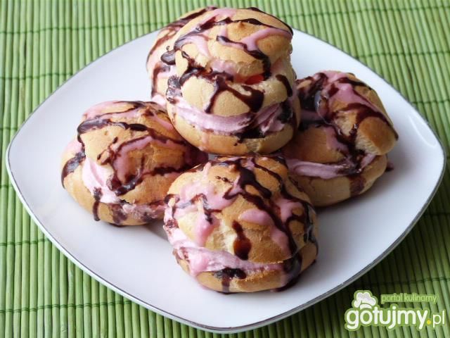 Mini ptysie z masą z kaszy manny