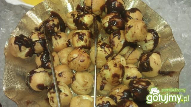 mini ptysie z polewą mini ptysie z polewą