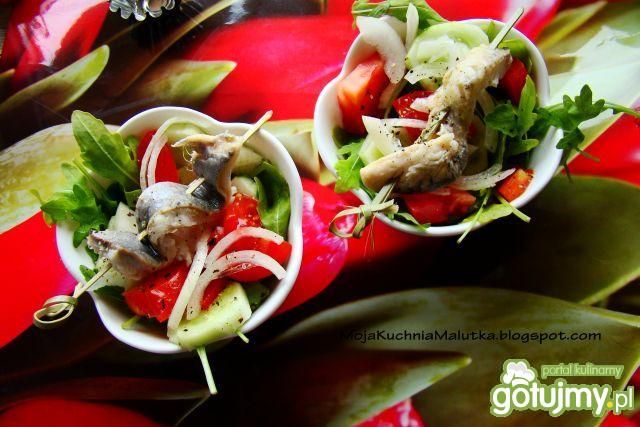 Mini sałateczka z śledziem